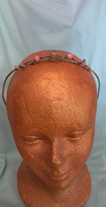Diadema de latón dorado y ágatas de fuego y coral rosa